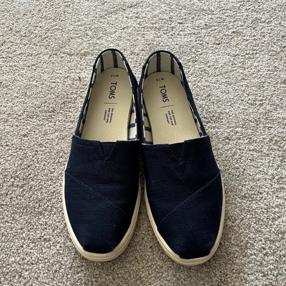 TOMS Canvas Slip-on Sneakers - Like New - Sz 7.5